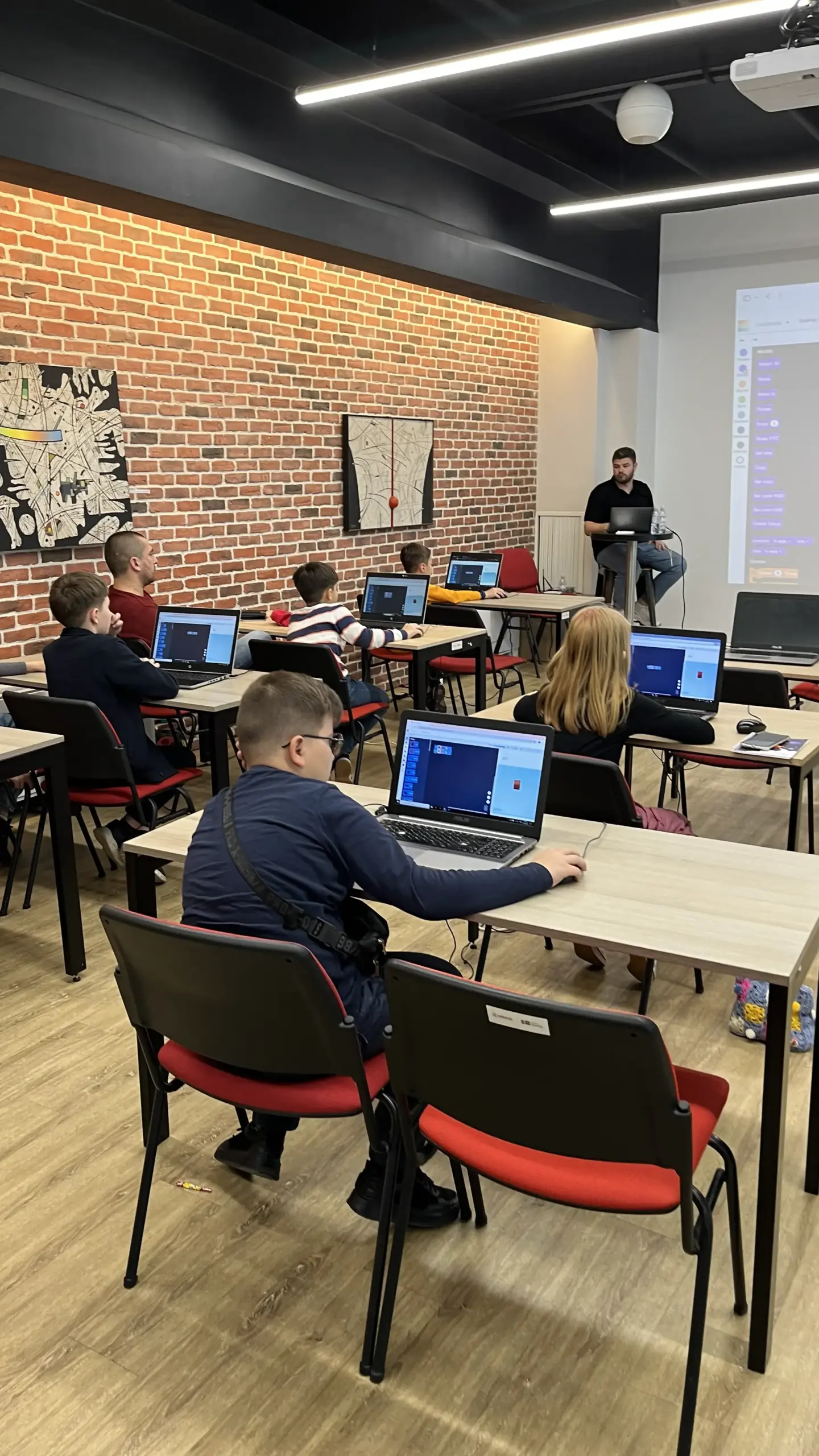Programăm viitorul – învățăm Python imagine